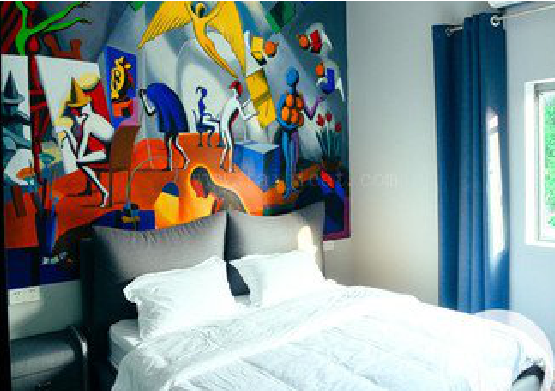 岑溪对于酒店的墙体彩绘而言更注重哪些方面？